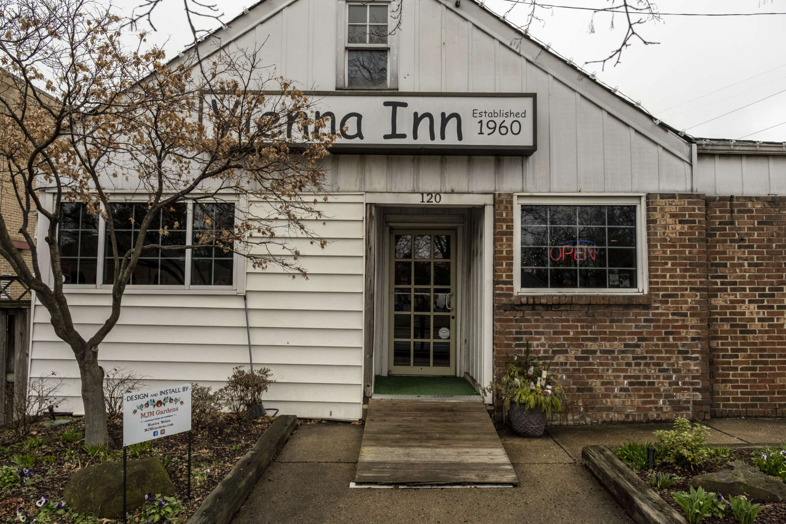 Vienna Inn Celebrating National Chili Day With Deals, Early Lunch